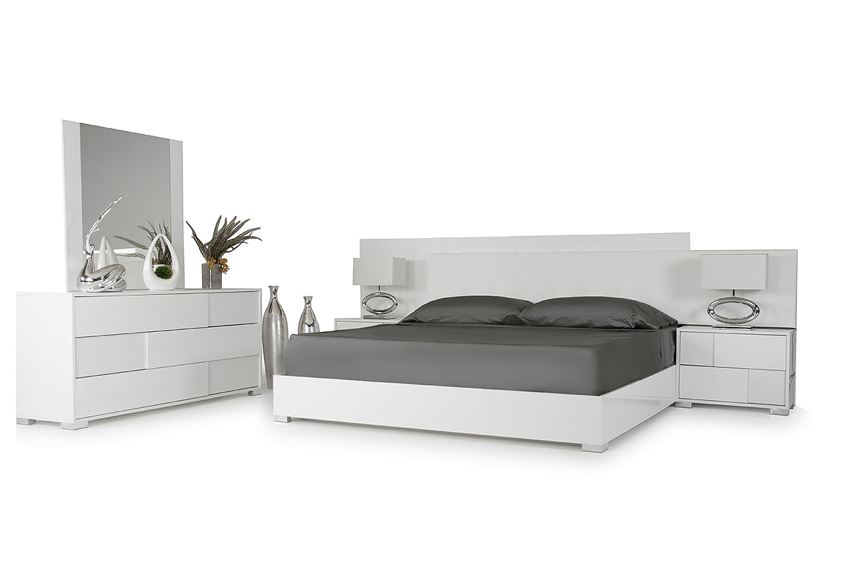 Queen White Four Drawers Bed