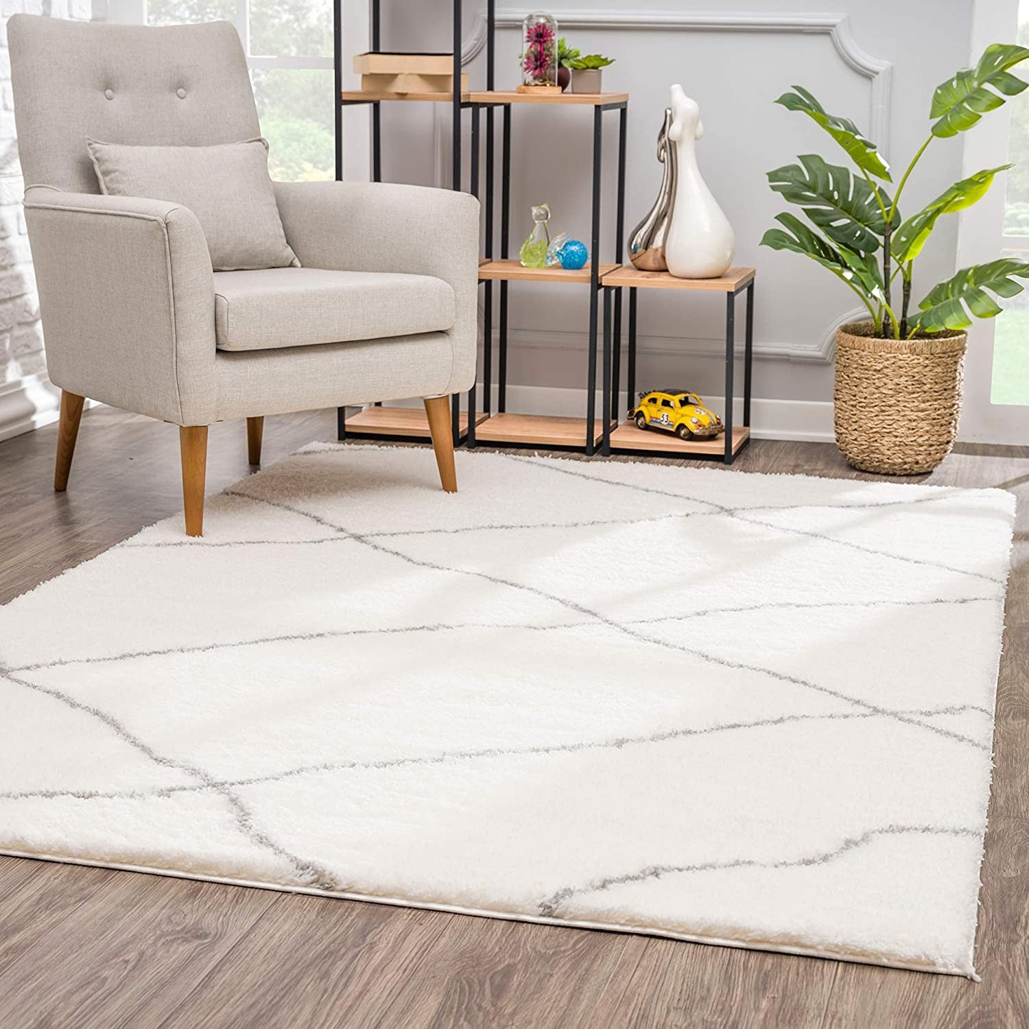 7’ X 9’ Ivory Modern Uneven Lattice Area Rug