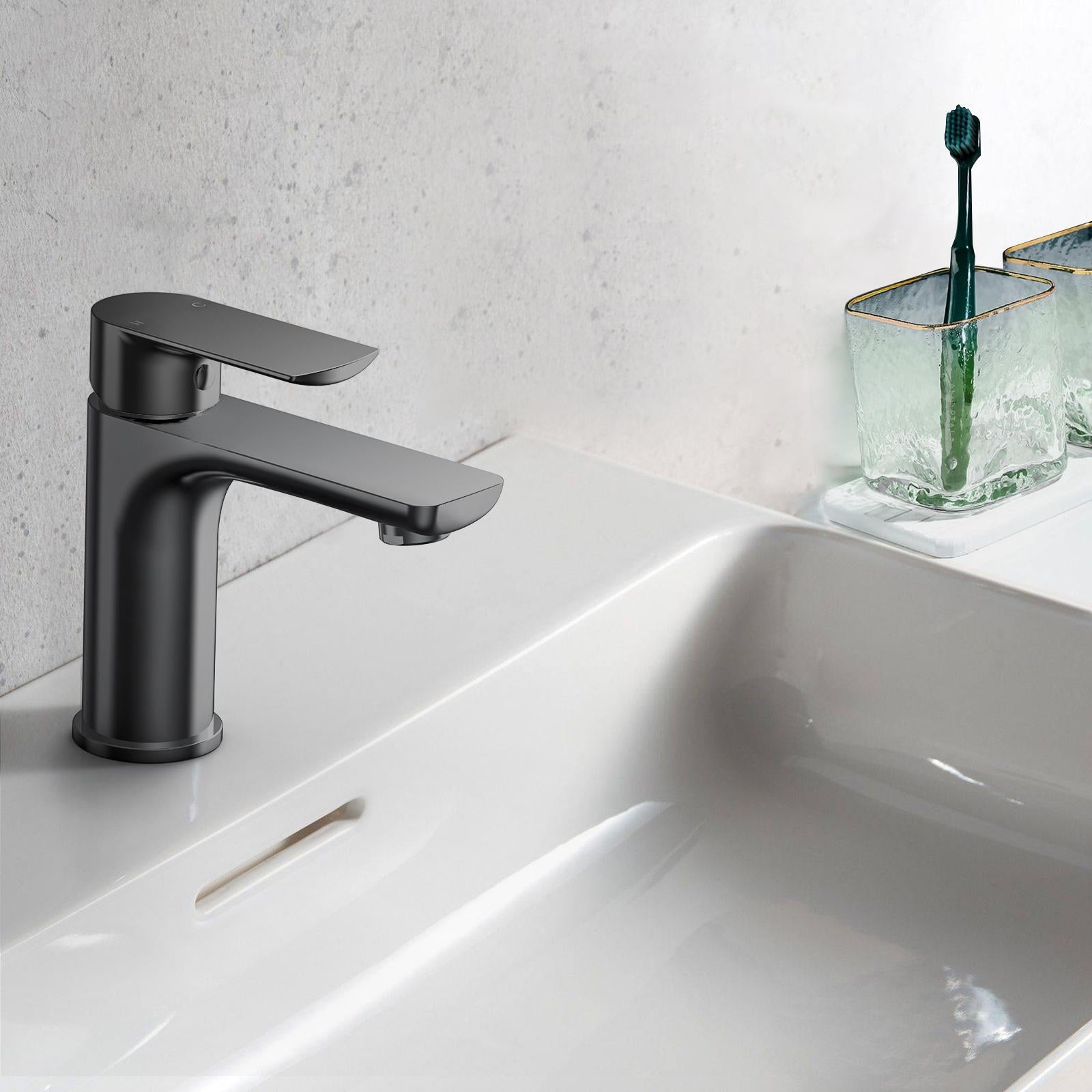 Bathroom Sink Faucet Single Handle Washbasin Faucet One Hole RV Faucet Modern Brass Bathroom Faucet Countertop Installation